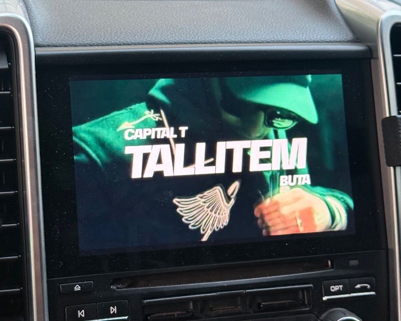 Porsche — Video on screen
