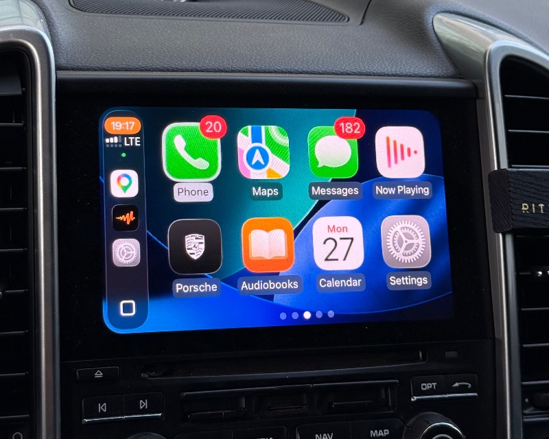 Porsche - Apple CarPlay - CarPlay apps on the car display